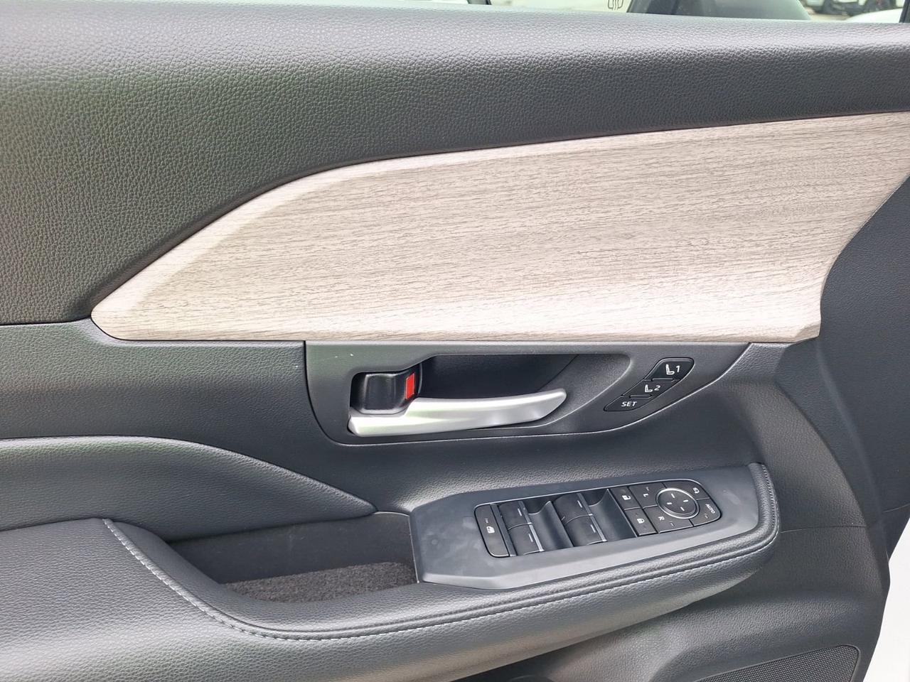 2024 Toyota Grand Highlander Limited Hurst TX