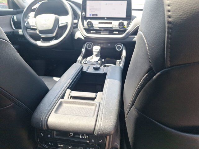 2024 Toyota Grand Highlander Platinum Hurst TX