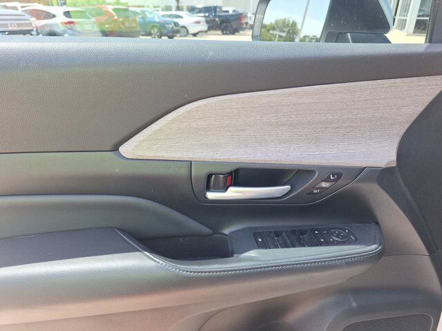 2024 Toyota Grand Highlander Platinum Hurst TX