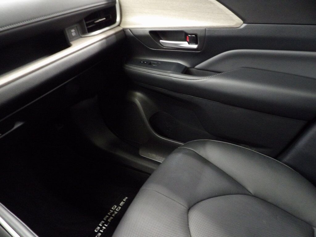 2024 Toyota Grand Highlander XLE AWD 7 Passenger Fond du Lac WI