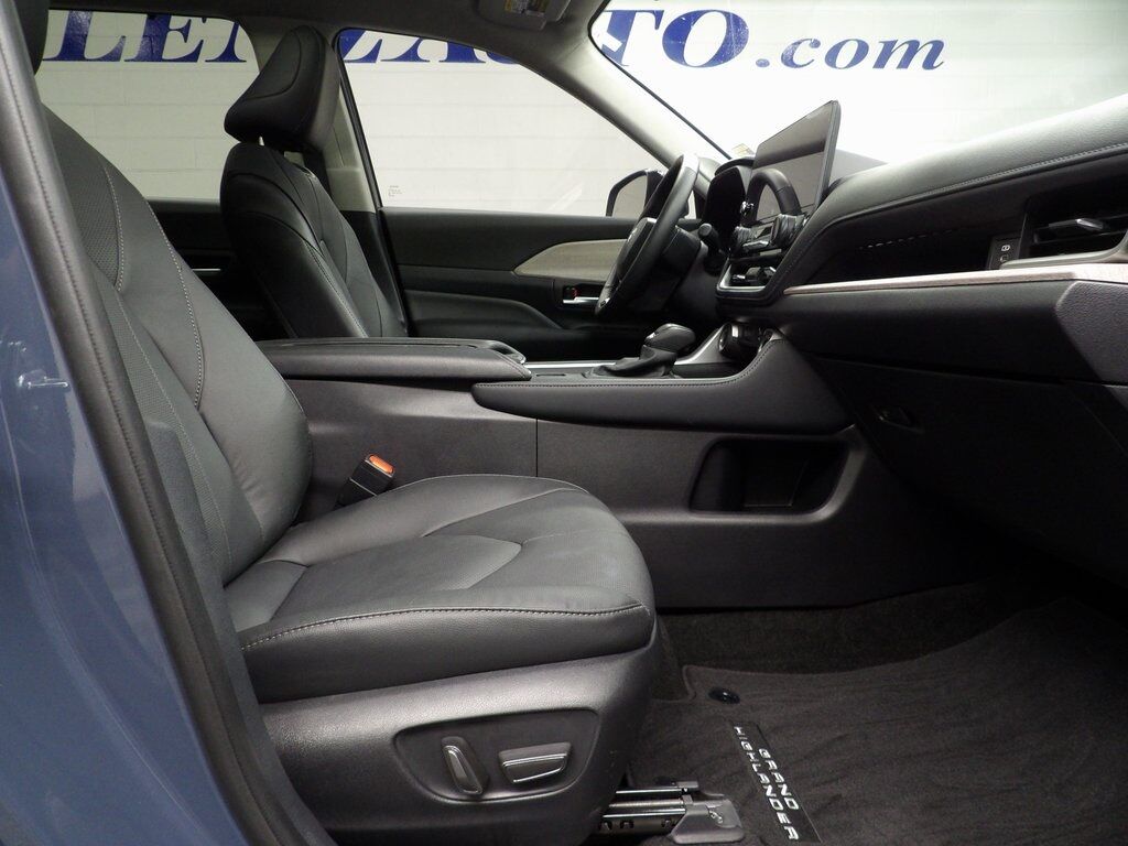 2024 Toyota Grand Highlander XLE AWD 7 Passenger Fond du Lac WI