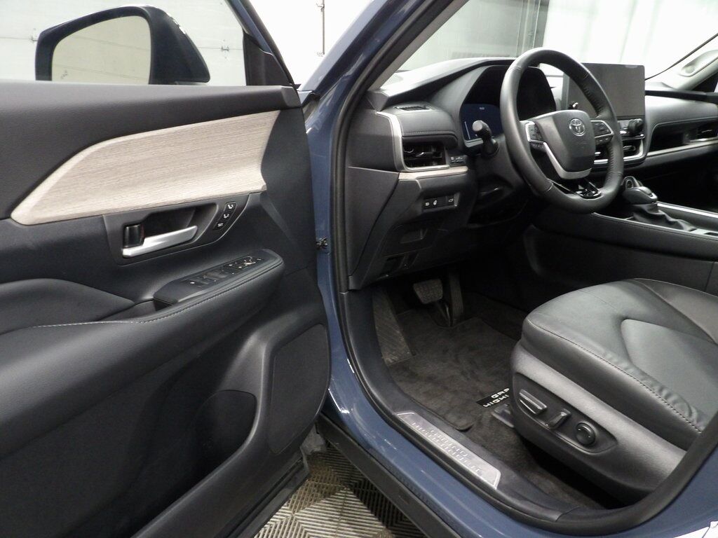 2024 Toyota Grand Highlander XLE AWD 7 Passenger Fond du Lac WI