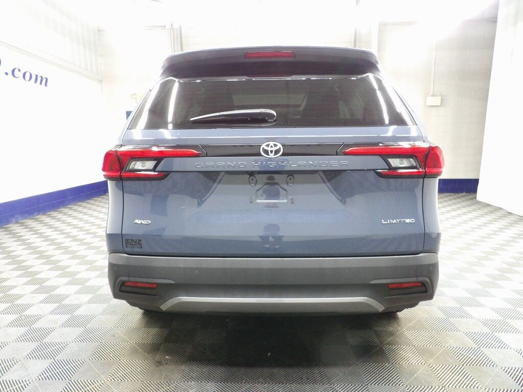 2024 Toyota Grand Highlander XLE AWD 7 Passenger Fond du Lac WI