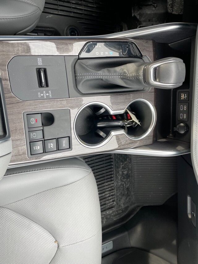 2024 Toyota Highlander Hybrid Limited Cleveland OH