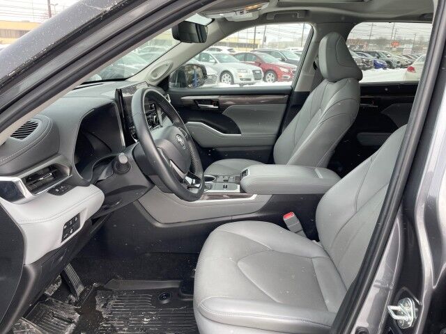 2024 Toyota Highlander Hybrid Limited Cleveland OH