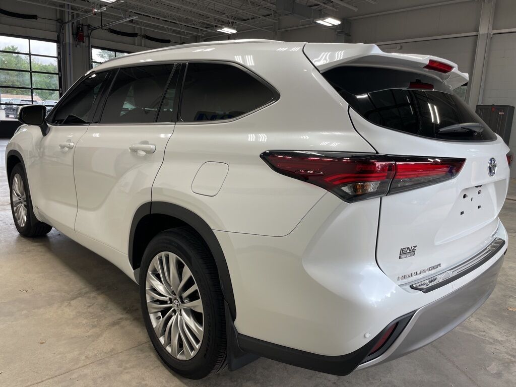 2024 Toyota Highlander Hybrid Platinum AWD Minocqua WI