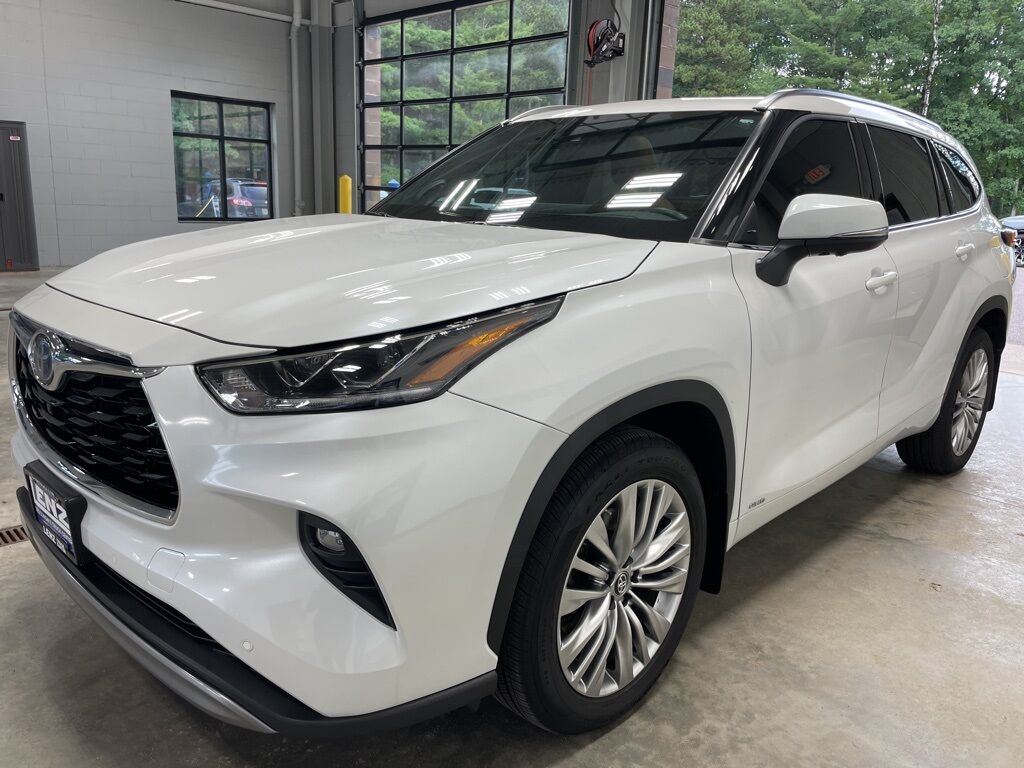2024 Toyota Highlander Hybrid Platinum AWD Minocqua WI