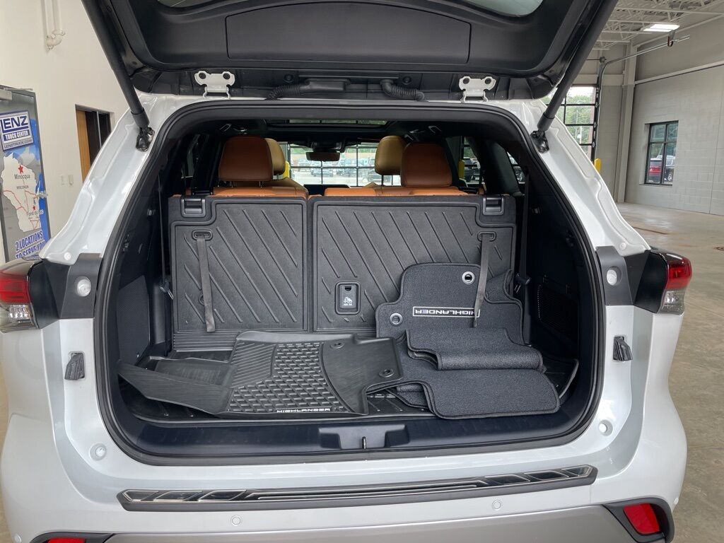 2024 Toyota Highlander Hybrid Platinum AWD Minocqua WI