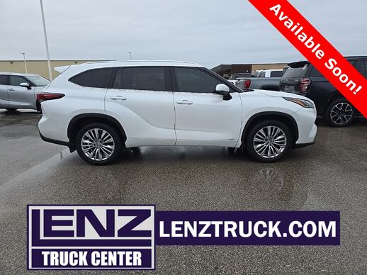 2024_Toyota_Highlander Hybrid_Platinum AWD_ Fond du Lac WI