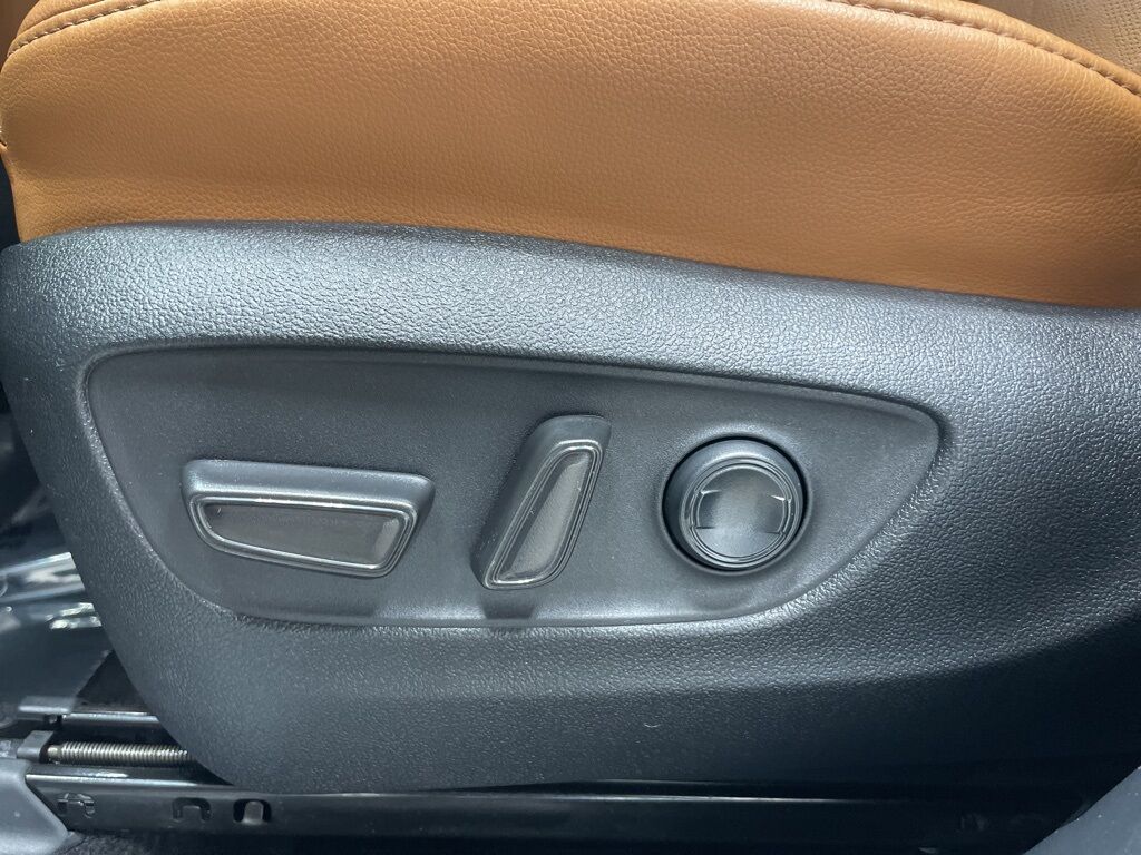 2024 Toyota Highlander Hybrid Platinum AWD Minocqua WI