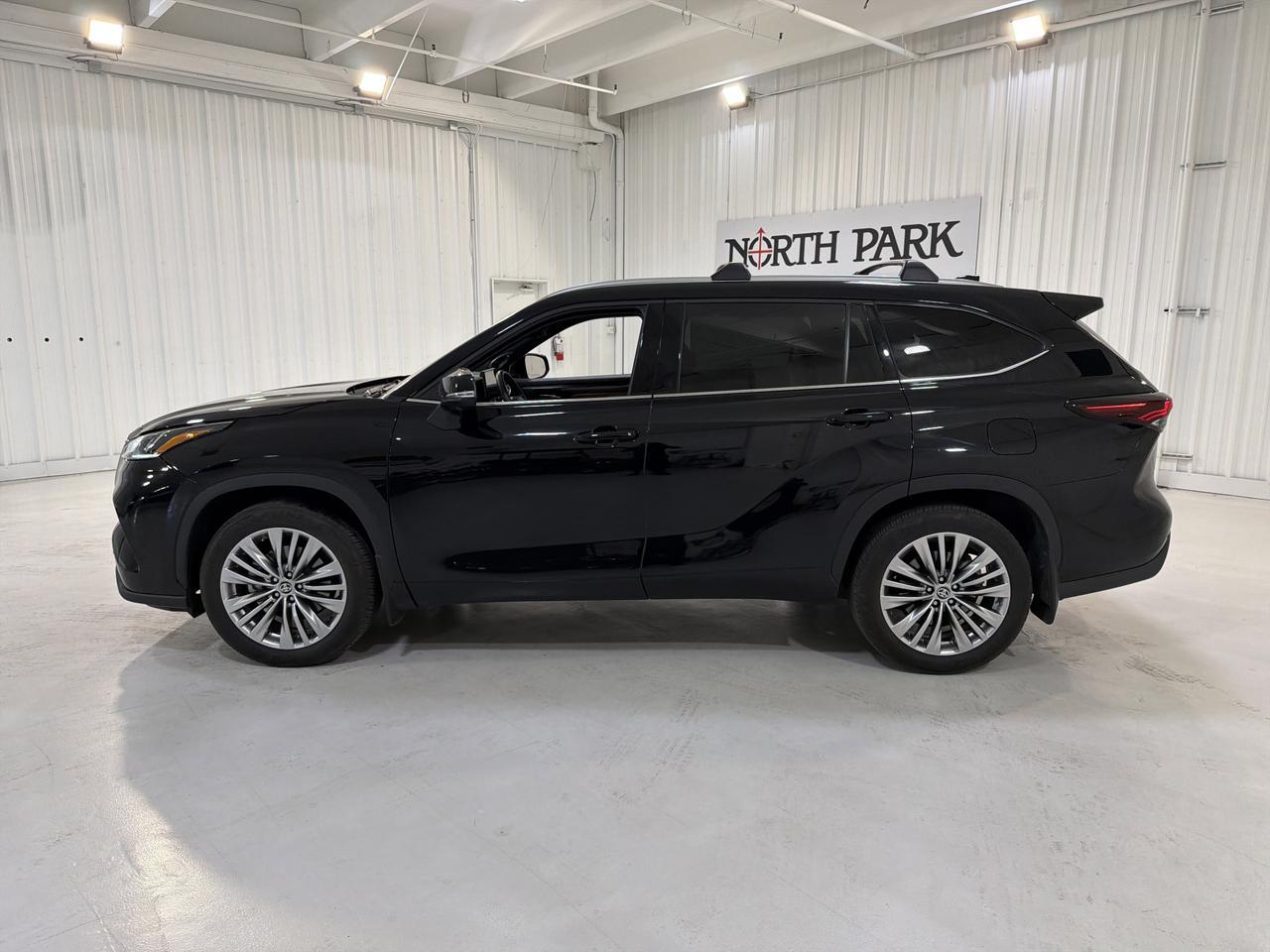 2024 Toyota Highlander Hybrid Platinum