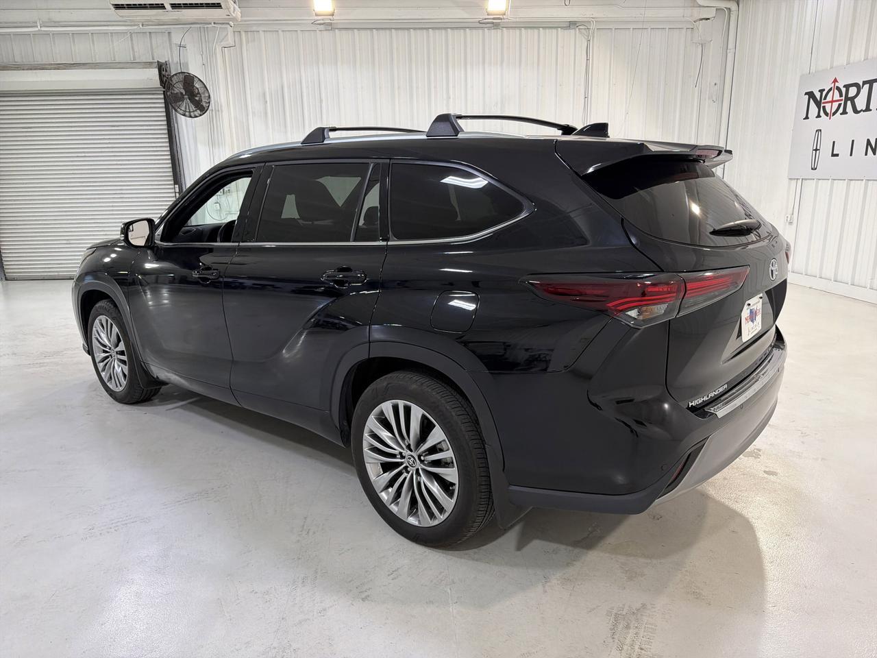 2024 Toyota Highlander Hybrid Platinum