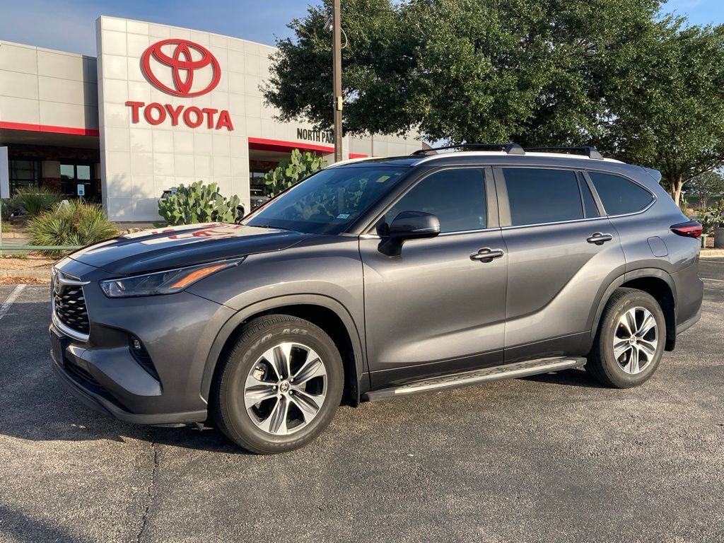 2024 Toyota Highlander Hybrid XLE