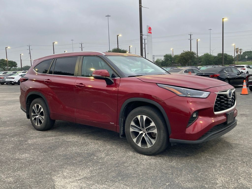 2024 Toyota Highlander Hybrid XLE