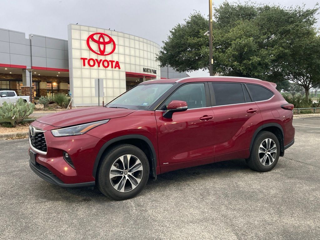 2024 Toyota Highlander Hybrid XLE