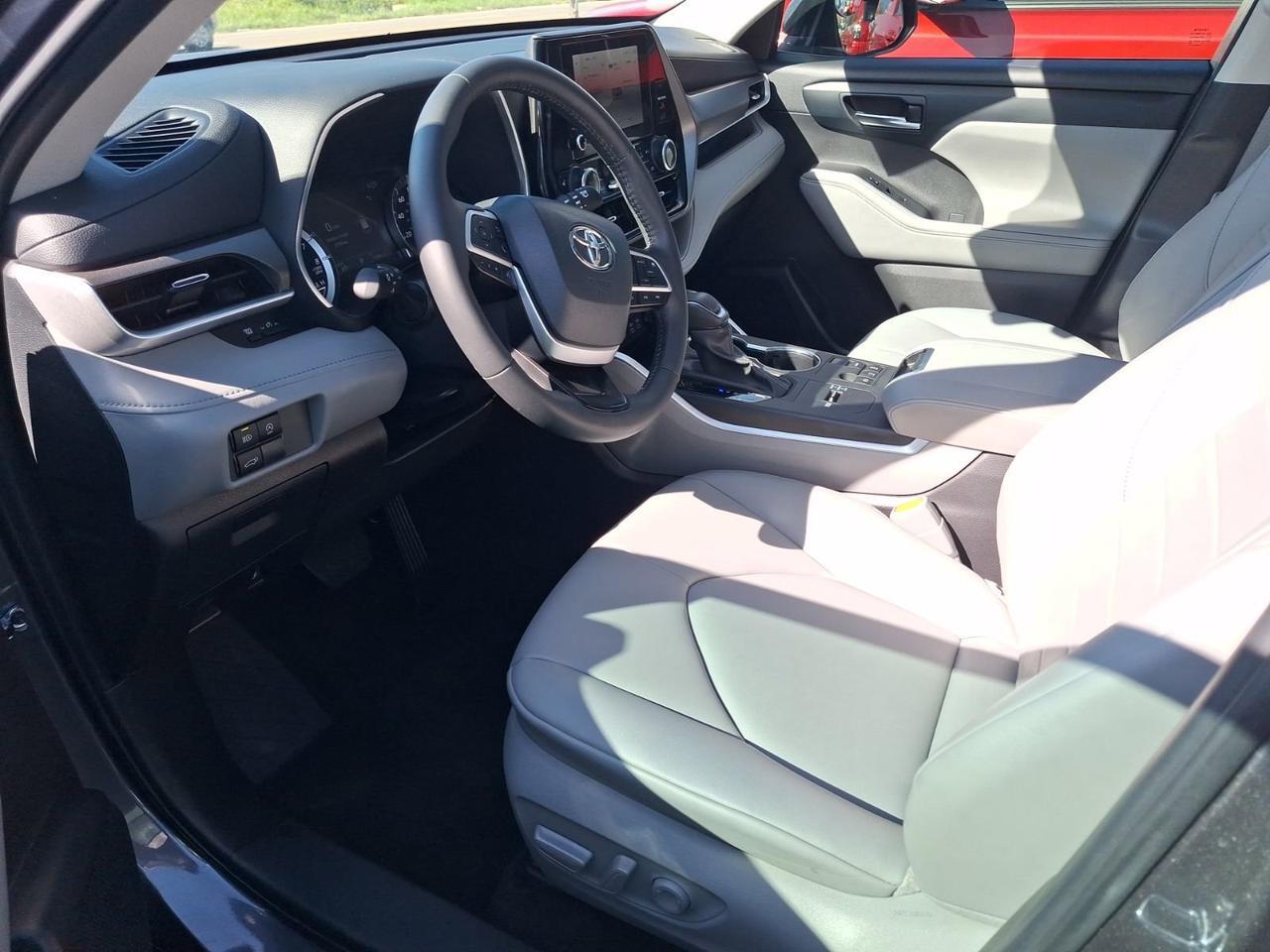 2024 Toyota Highlander LE Hurst TX