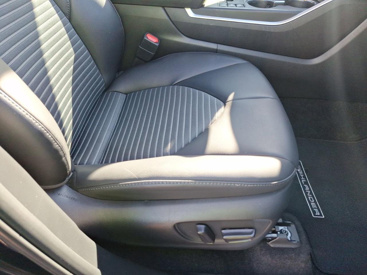 2024 Toyota Highlander LE Hurst TX