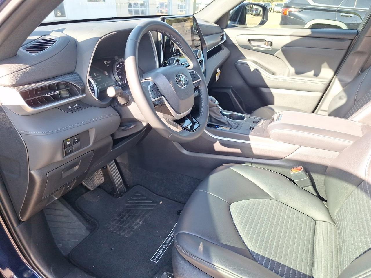 2024 Toyota Highlander LE Hurst TX