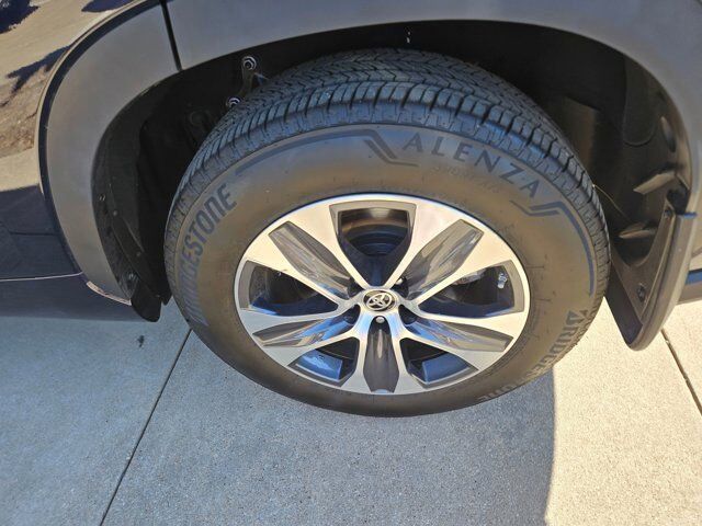 2024 Toyota Highlander LE Hurst TX