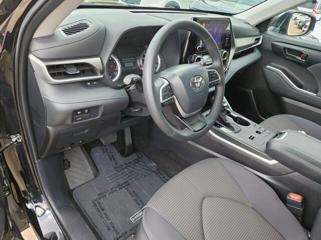 2024 Toyota Highlander LE Dallas TX