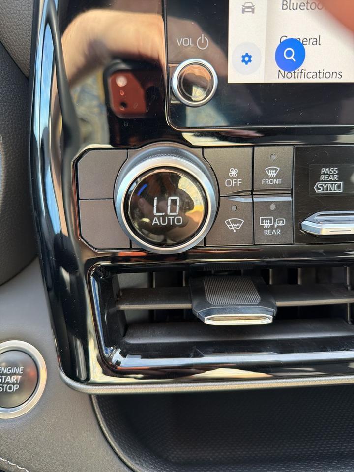 2024 Toyota Highlander LE Bend OR