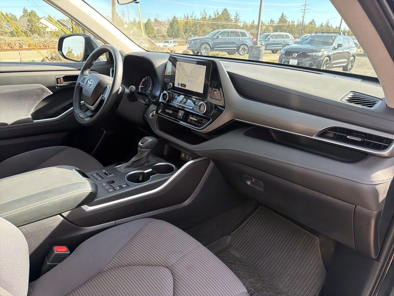 2024 Toyota Highlander LE Bend OR