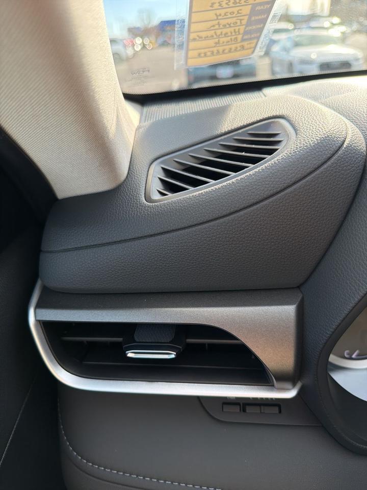 2024 Toyota Highlander LE Bend OR