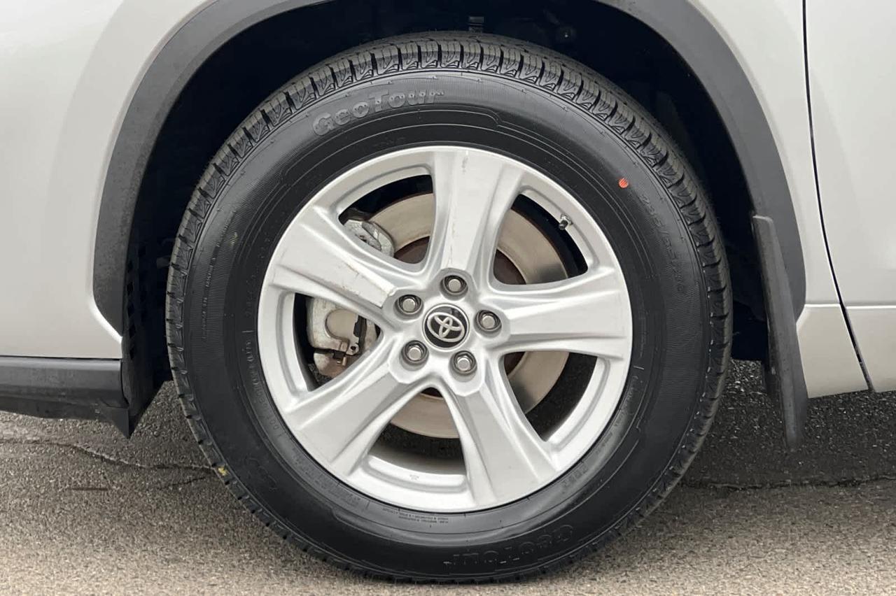 2024 Toyota Highlander LE Roseville CA