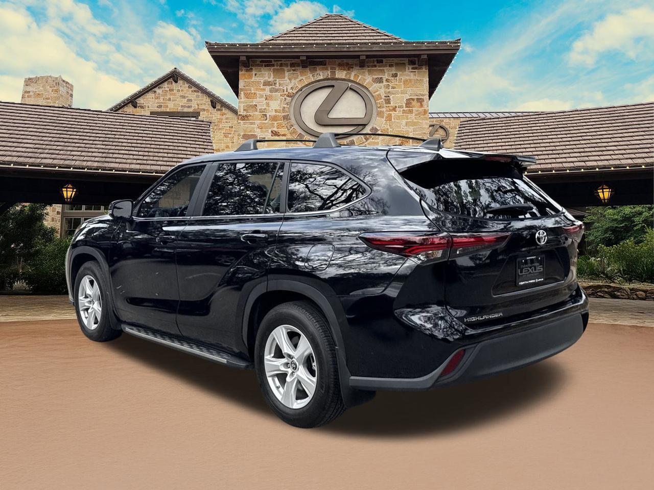 2024 Toyota Highlander LE
