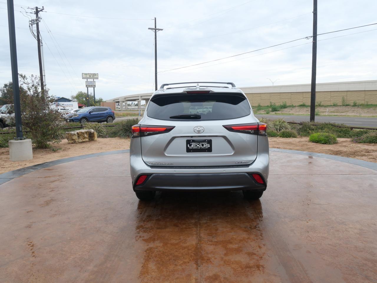 2024 Toyota Highlander LE