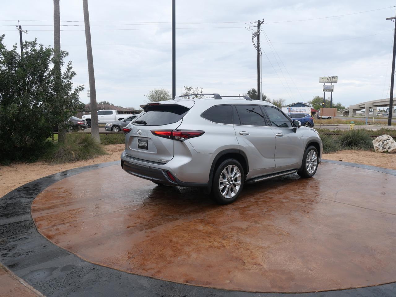 2024 Toyota Highlander LE