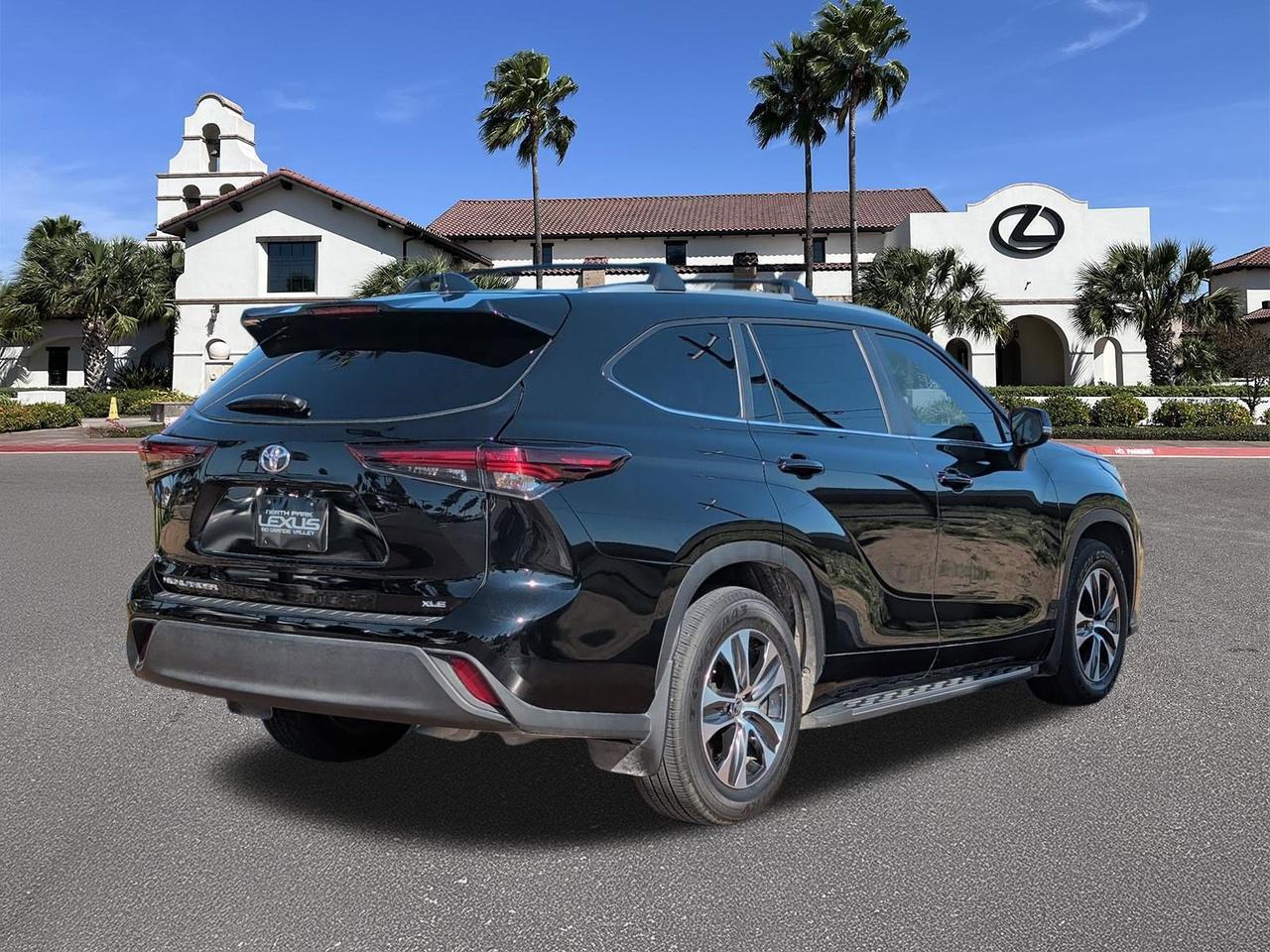 2024 Toyota Highlander LE