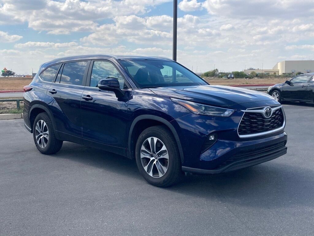 2024 Toyota Highlander LE San Antonio TX