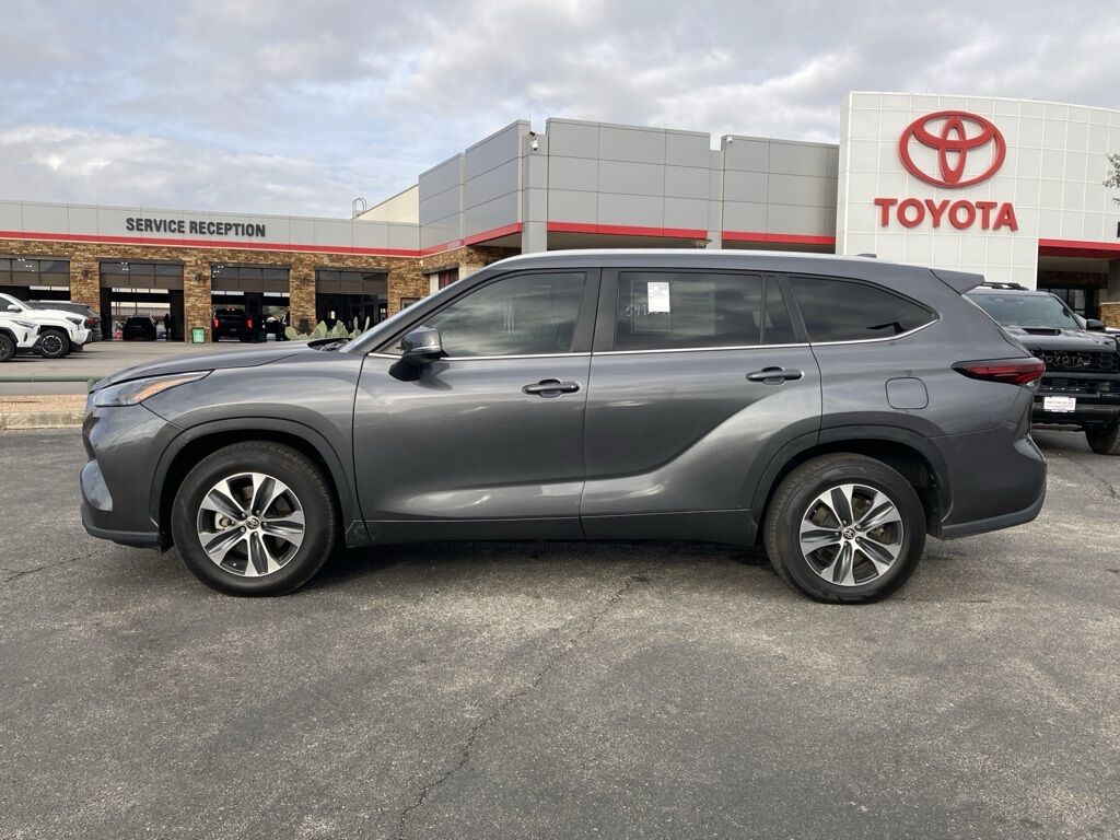 2024 Toyota Highlander LE San Antonio TX