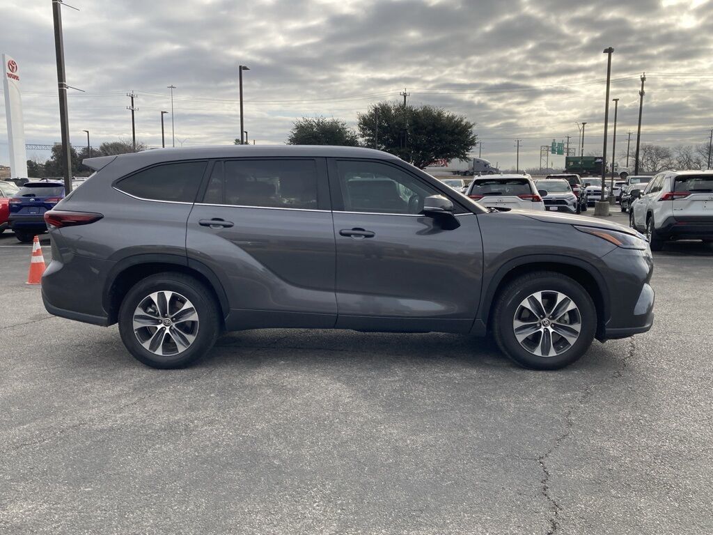 2024 Toyota Highlander LE San Antonio TX