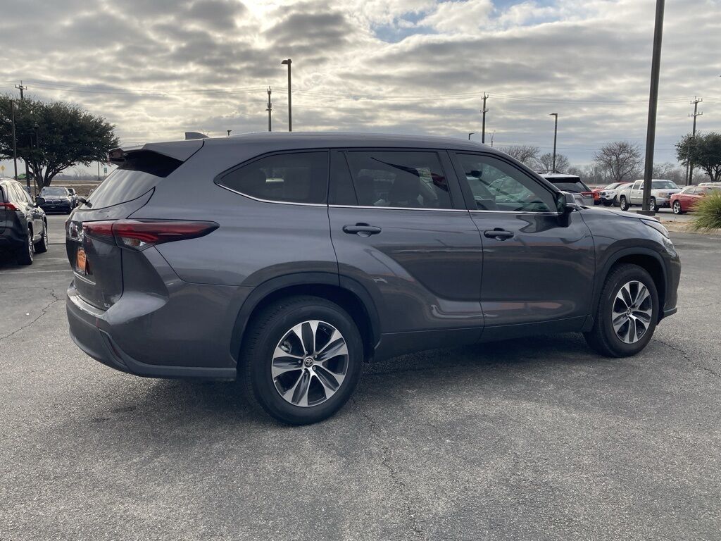 2024 Toyota Highlander LE San Antonio TX