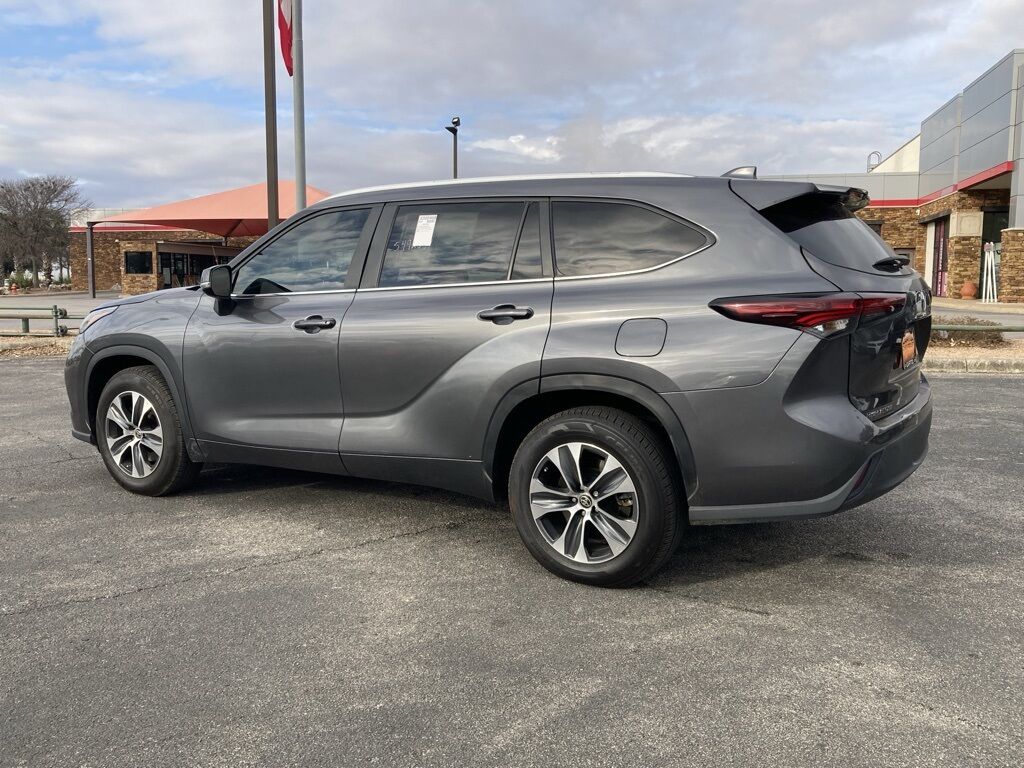 2024 Toyota Highlander LE San Antonio TX