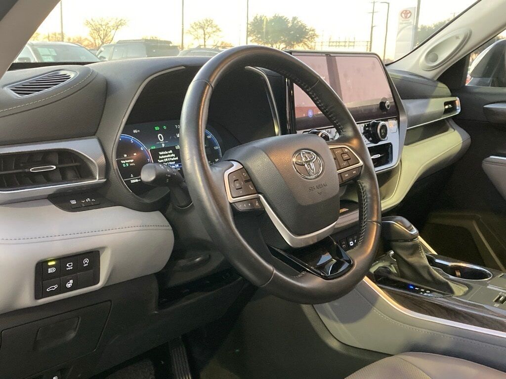 2024 Toyota Highlander LE San Antonio TX