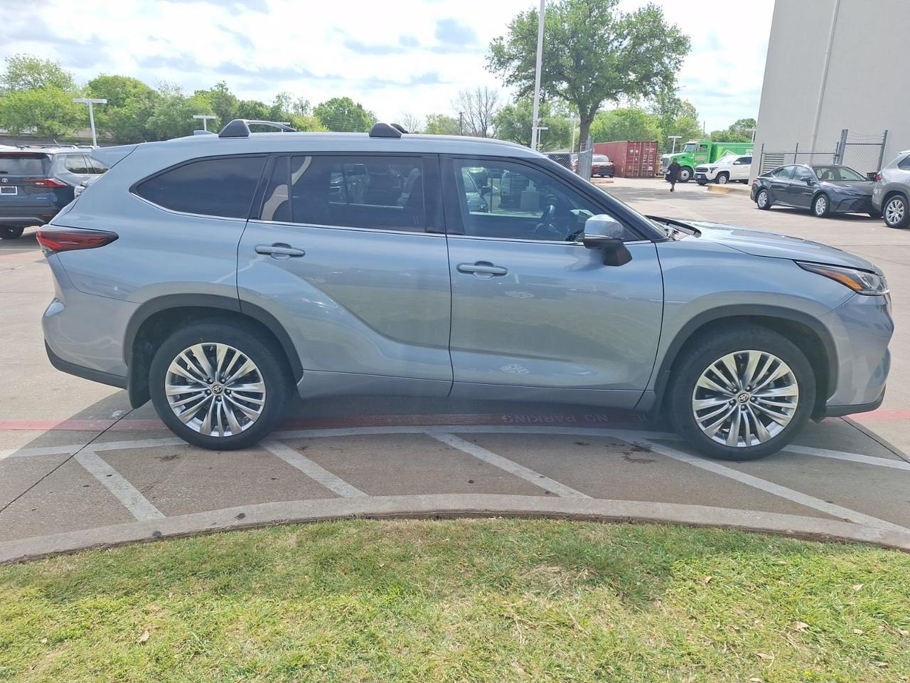2024 Toyota Highlander Platinum Hurst TX