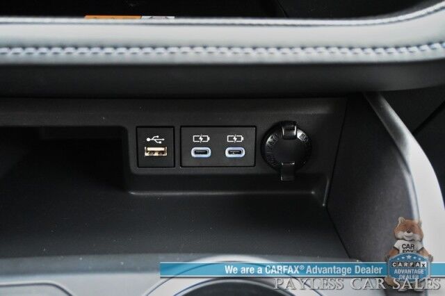 2024 Toyota Highlander XLE / AWD / Auto Start / Power & Heated Leather Seats / Sunroof / Adaptive Cruise / Lane Departure & Blind Spot / Rear Captain Chairs / 3rd Row / Seats 7 / Apple CarPlay & Android Auto / Back Up Camera / 1-Owner Anchorage AK