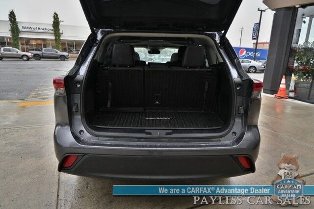 2024 Toyota Highlander XLE / AWD / Auto Start / Power & Heated Leather Seats / Sunroof / Adaptive Cruise / Lane Departure & Blind Spot / Rear Captain Chairs / 3rd Row / Seats 7 / Apple CarPlay & Android Auto / Back Up Camera / 1-Owner Anchorage AK