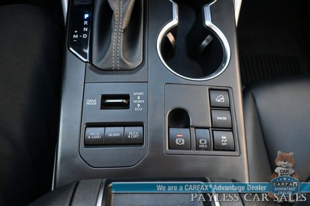 2024 Toyota Highlander XLE / AWD / Power & Heated Leather Seats / Sunroof / Adaptive Cruise / Lane Depart & Blind Spot / Rear Captain Chairs / 3rd Row / Apple CarPlay & Android Auto / Back Up Cam / Keyless Entry & Start / 1-Owner Anchorage AK