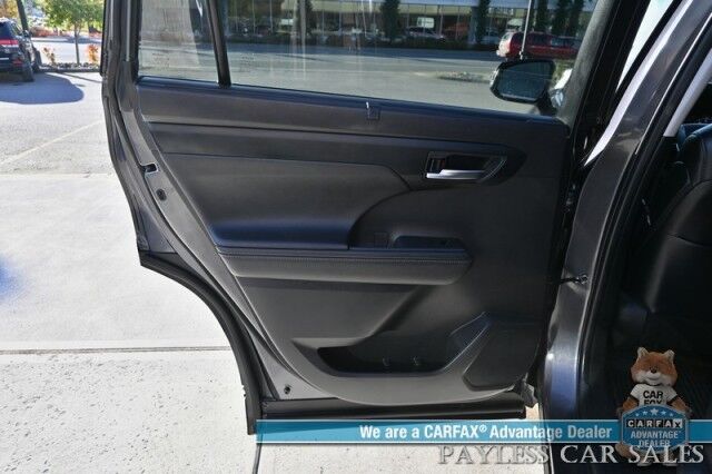 2024 Toyota Highlander XLE / AWD / Power & Heated Leather Seats / Sunroof / Adaptive Cruise / Lane Depart & Blind Spot / Rear Captain Chairs / 3rd Row / Apple CarPlay & Android Auto / Back Up Cam / Keyless Entry & Start / 1-Owner Anchorage AK