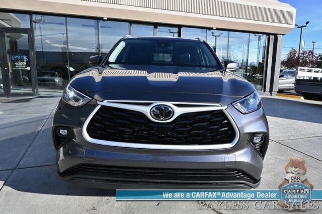 2024 Toyota Highlander XLE / AWD / Power & Heated Leather Seats / Sunroof / Adaptive Cruise / Lane Depart & Blind Spot / Rear Captain Chairs / 3rd Row / Apple CarPlay & Android Auto / Back Up Cam / Keyless Entry & Start / 1-Owner