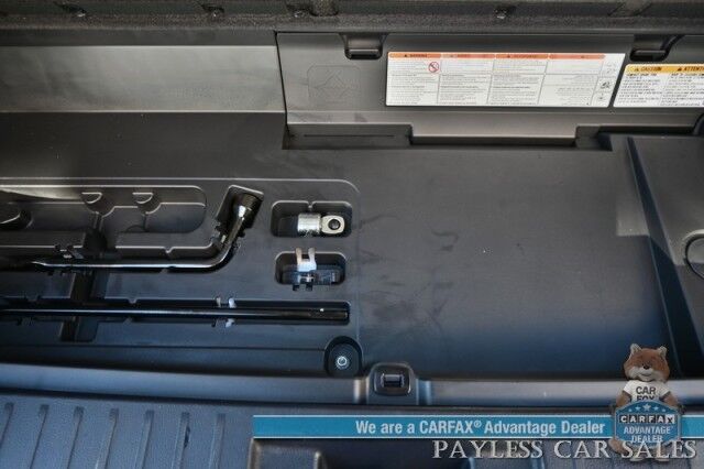 2024 Toyota Highlander XLE / AWD / Power & Heated Leather Seats / Sunroof / Adaptive Cruise / Lane Departure & Blind Spot / Rear Captain Chairs / 3rd Row / Apple CarPlay & Android Auto / Back Up Camera / Keyless Entry & Start / 1-Owner Wasilla AK