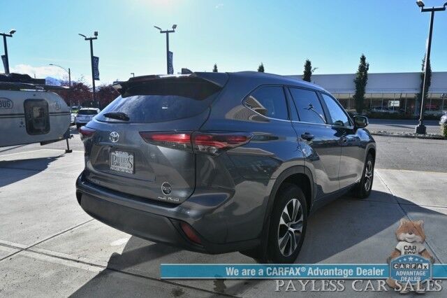 2024 Toyota Highlander XLE / AWD / Power & Heated Leather Seats / Sunroof / Adaptive Cruise / Lane Departure & Blind Spot / Rear Captain Chairs / 3rd Row / Apple CarPlay & Android Auto / Back Up Camera / Keyless Entry & Start / 1-Owner Anchorage AK