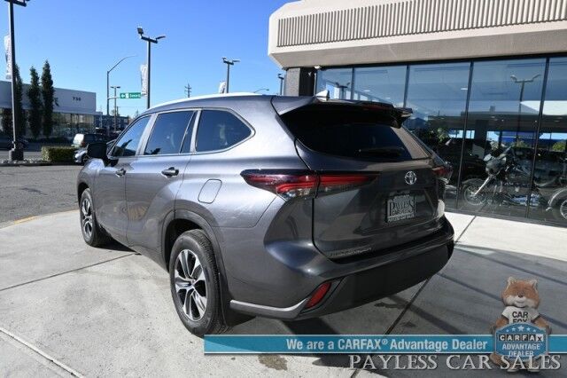 2024 Toyota Highlander XLE / AWD / Power & Heated Leather Seats / Sunroof / Adaptive Cruise / Lane Departure & Blind Spot / Rear Captain Chairs / 3rd Row / Apple CarPlay & Android Auto / Back Up Camera / Keyless Entry & Start / 1-Owner Anchorage AK