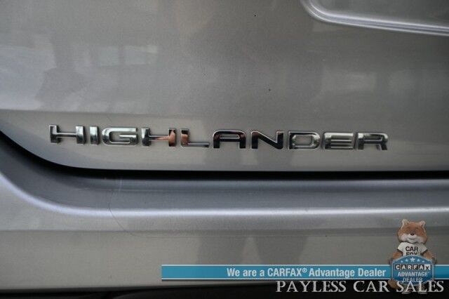 2024 Toyota Highlander XLE / AWD / Power & Heated Leather Seats / Sunroof / Adaptive Cruise / Lane Departure & Blind Spot / Rear Captain Chairs / 3rd Row / Apple CarPlay & Android Auto / Back Up Camera / Keyless Entry & Start / 1-Owner Anchorage AK