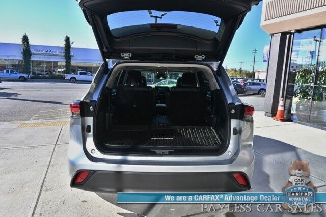 2024 Toyota Highlander XLE / AWD / Power & Heated Leather Seats / Sunroof / Adaptive Cruise / Lane Departure & Blind Spot / Rear Captain Chairs / 3rd Row / Apple CarPlay & Android Auto / Back Up Camera / Keyless Entry & Start / 1-Owner Anchorage AK