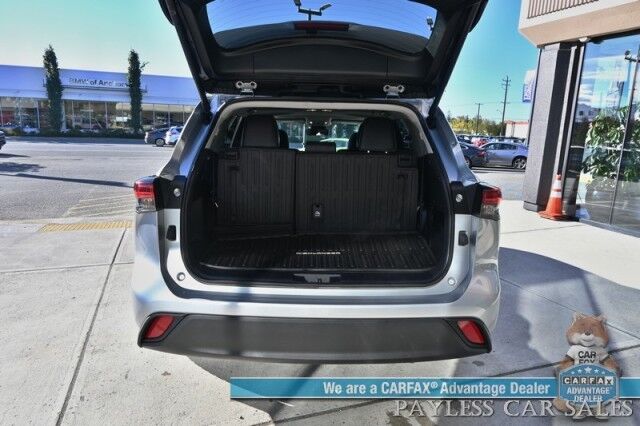 2024 Toyota Highlander XLE / AWD / Power & Heated Leather Seats / Sunroof / Adaptive Cruise / Lane Departure & Blind Spot / Rear Captain Chairs / 3rd Row / Apple CarPlay & Android Auto / Back Up Camera / Keyless Entry & Start / 1-Owner Anchorage AK